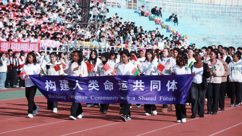 我校国际学生方阵首次亮相校运会...